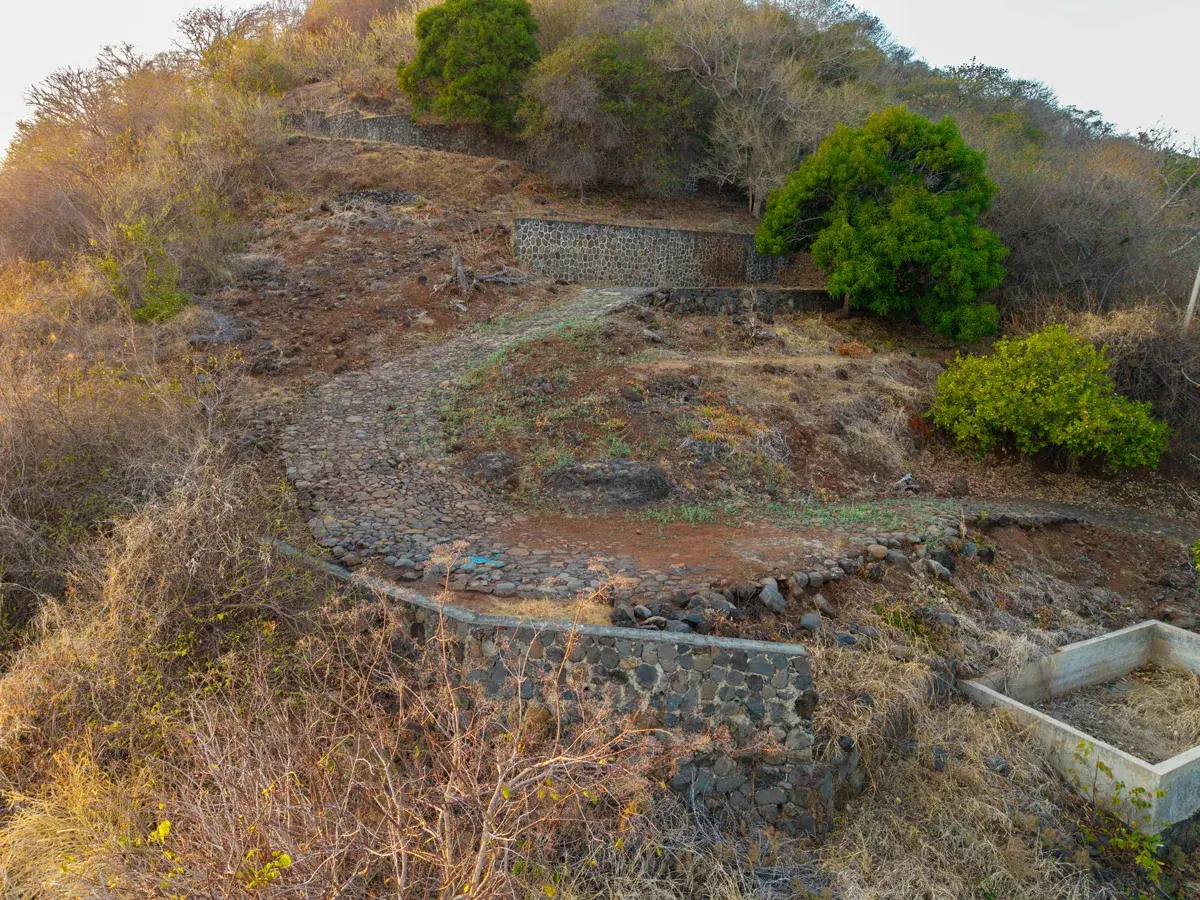 Vista detallada de los niveles naturales del terreno